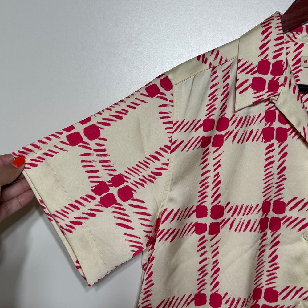 Marni x Uniqlo Oversized Open Collar Short Sleeve Shirt in Fuchsia and Ivory - Picture 4 of 11